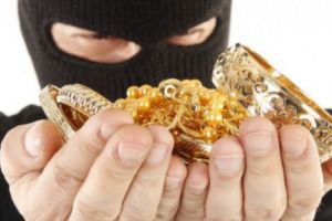 Jaf ca-n filme la Vaslui. Cum au reuşit să dea lovitura cei mai ingenioşi hoţi (VIDEO)