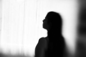 Tânără dintr-un centru de recuperare neuropsihiatrică din judeţ, agresată sexual