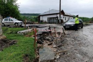 64 de milioane de lei costa reparaţiile drumurilor şi podurilor distruse de calamităţi