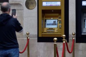 Anunţ pentru românii care au conturi la bănci!
