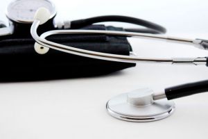 Un medic pensionar a decedat în timpul gărzii. Avea o pensie de 1280 de lei