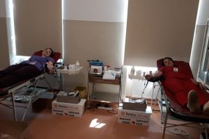 Zeci de voluntari au donat sânge la Maternitatea Bega din Timişoara