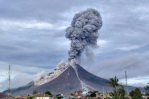 Indonezia: Locuitori avertizati de autoritati. Exista riscul ca vulcanul din Sumatra sa erupa din nou
