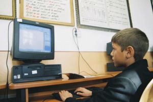 142 de elevi dâmboviţeni beneficiază de programul Euro 200