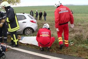 ACCIDENT ÎNFIORĂTOR pe şosea! Mamă a doi copii DECAPITATĂ, iar unul din băieţii ei se află ÎN COMĂ