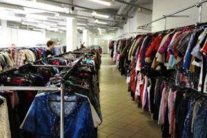 Tânără din Botoşani, prinsă la furat într-un magazin din Iaşi. Ce i-au găsit poliţiştii în geantă!