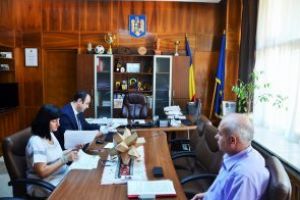 Discutii la Prefectura pe tema ajutoarelor de urgenta pentru populatia afectata de inundatii