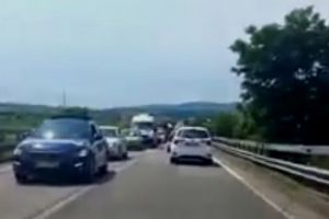 Accident în care au fost implicate patru maşini, la intrarea în Beclean. Circulaţia, îngreunată