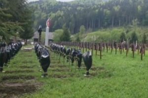 Scandalul continuă la cimitirul de la Valea Uzului. Acuzaţii grele, de ultimă oră