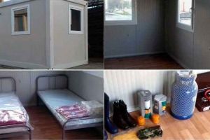 FOTO| Cum arată în interior şi ce dotări au locuinţele modulare primite de familiile sinistrate din Răchita: paturi metalice, aragaz portabil, cizme de cauciuc şi prosoape
