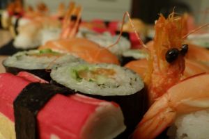 De ce sunt românii înnebuniţi după SUSHI?