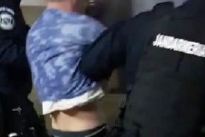 LĂSAT PE „USCAT”, A LOVIT doi poliţişti!
