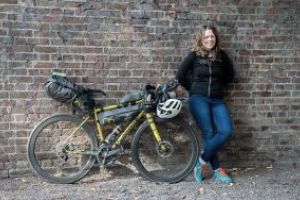 O scotiana, noua detinatoare a recordului pentru cea mai rapida calatorie pe bicicleta in jurul lumii