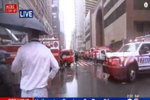 Elicopter prăbuşit în Manhattan. Panică la New York. Breaking news
