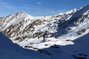 Avertisment de la Salvamont Sibiu – Zăpada de pe munte încă reprezintă un risc extrem