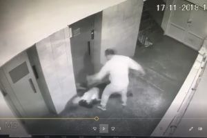 Recidivistul care a atacat o tânără în scara unui bloc, condamnat la închisoare