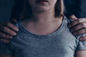 Elevi la audieri, dar şi ”iubi” de 32 de ani, după ce o poză erotică cu o minoră de clasa a VI-a a ajuns pe internet