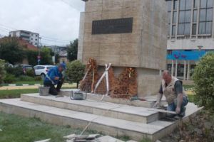 Misterul statuii lui Mircea cel Bătrân din Piteşti. Un sculptor aruncă bomba!