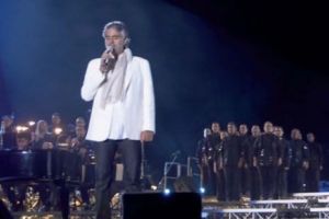 A rămas orb de la o vârstă fragedă! Acum este un artist celebru. Povestea vocii de înger