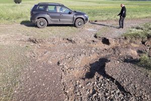 Primăria Adâncata a intervenit cu forţe proprii pentru redeschiderea mai multor drumuri ...