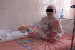 Cele patru persoane puse sub acuzare pentru că o fată de 19 ani cântărea doar 16 kg au fost ...