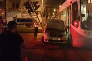 Accident cu maşina Poliţiei Militare şi un tramvai Armonia