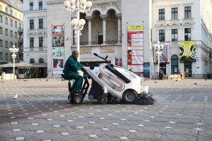 Amendă pentru firma care se ocupă de curăţenie: salubrizarea se realizează cu precădere în centru