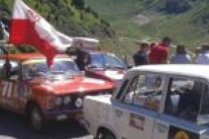 Caravana automobilistică, popas la Lugoj! Maşini vechi româneşti şi poloneze, pe drumurile patriei