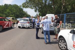 Imagini de la eveniment. Un microbuz si un autoturism implicate intr-un accident rutier la intersectia bulevardelor Tomis cu Aurel Vlaicu din Constanta (galerie foto) 