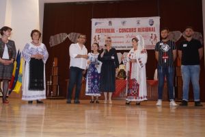 Liceul Teoretic Ioan Cotovu din Harsova a organizat: A treia editie a Festivalului Regional de folclor ,,Primavara dobrogeana, primavara de folclor (galerie foto)