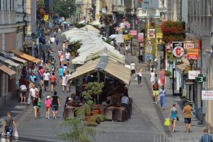 S-au întors ţeparii pe Corso: Orădenii sunt abordaţi să devină fotomodele şi sunt „tapaţi” de bani!