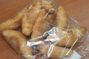 Mureş: Mucegai în unele produse de panificaţie pentru elevi!