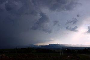 Vijelii şi grindină: COD PORTOCALIU în Oradea şi în mai multe localităţi din Bihor!