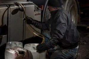 Hoţ de combustibil prins în Valea lui Mihai, după ce a golit rezervorul unui TIR