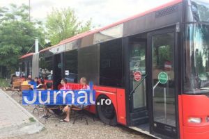 Inedit în Focşani: pizzerie într-un autobuz cu burduf (FOTO)