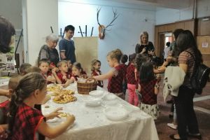 „Porţile deschise” la Direcţia Silvică Dâmboviţa – ”Un om are nevoie de 7 arbori pentru a supravieţui”