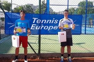 Orădenii Vladimir Cuc şi Ion Arcaşa Straciuc au câştigat proba de dublu de la turneul clujean Aegon Junior Open