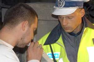 Au pus gura pe etilotest şi au rămas fără permis