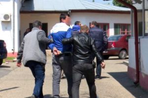 Aflat la puşcărie, poliţiştii l-au mai dibuit cu o infracţiune!