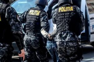 Doi tigani din Racovita – Valcea, reţinuţi după ce au bătut un tată şi pe fiul acestuia