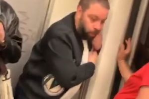 Florin Salam, leşinat în metrou?! Imaginile cu regele manelelor au ajuns virale