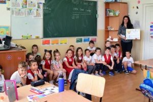 Claudiu Maior: „Felicitări dascălilor implicaţi în programul de iniţiere în înot”