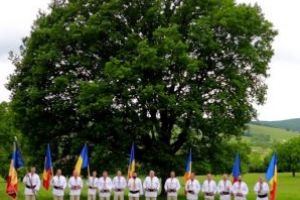 Corul bărbătesc „Voievozii Munţilor”  are videoclip filmat în Vâlcele