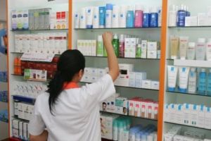 Abatere gravă de la lege şi de la deontologie. Bolnavi deturnaţi de farmacişti către medicii cu care au blat