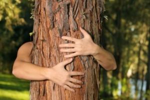 Dragostea pentru natură, dusă la extrem. Ecosexualii - o bizarerie născută dintr-o devianţă a ecologismului