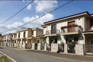 Primar amendat de Inspecţia în Construcţii: a autorizat case gata construite