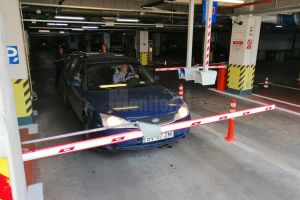 Viceprimarul Marian Andronache a fost printre cei blocaţi în parcarea subterană din centrul ...