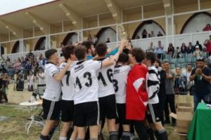 Prostituate chemate în cantonamentul unor fotbalişti de 16 ani! Scandal imens în fotbal