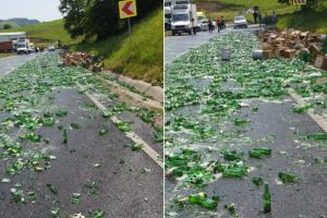 FOTO/ VIDEO: DN 14 inundat cu… bere după ce un TIR şi-a pierdut o parte din încărcătură