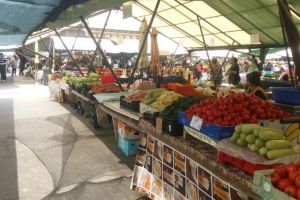 Demonstraţii culinare cu legume cumpărate direct de la tarabele din Piaţa Cibin